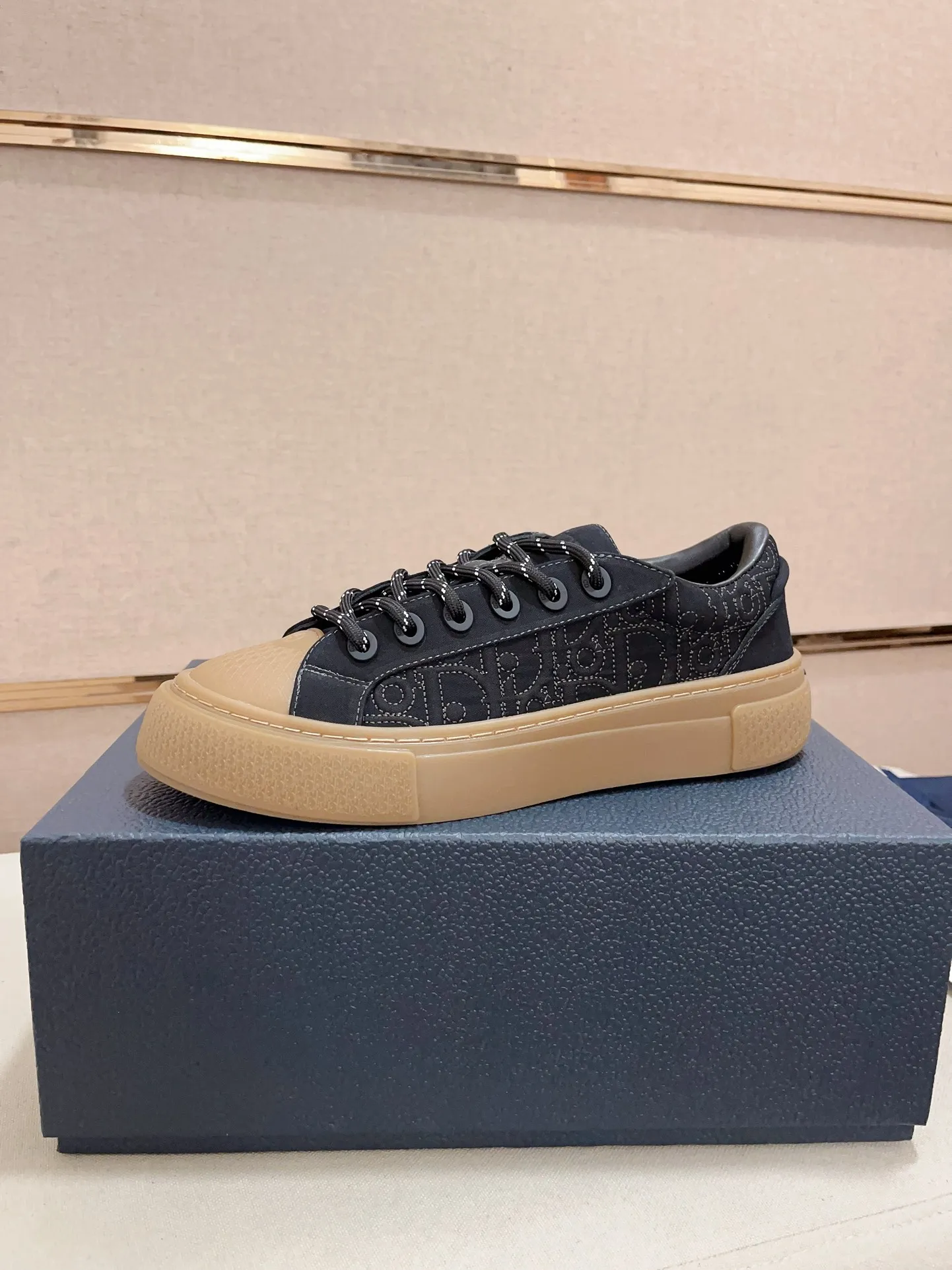 Men's shoes 💰: 680💰 [Dior·Dior] Top 🔍Couple model 💏🔍New casual sports style couple shoes, new four-season design, perfect workmanship, lace-up lazy style to create cabinet quality, upper: imported first-layer cowhide, sheepskin lining is soft and comfortable, ultra-light TPU wear-resistant outsole, simple, versatile fashion men's shoes, excellent color code number 35--44